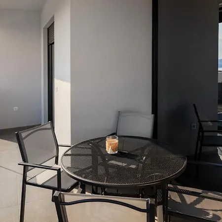 Gizella Apartment *